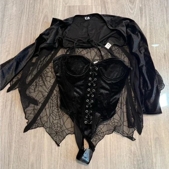 On the web spider set - Picture 2 of 3